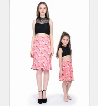 Family Matching Clothes Mom Daughter Summer Clothing Set Lace Vest+Half-body Skirt Suit Black T-shirt+Flower Dress Family Looks
Family Matching Clothes Mom Daughter Summer Clothing Set Lace Vest+Half-body Skirt Suit Black T-shirt+Flower Dress Family Looks