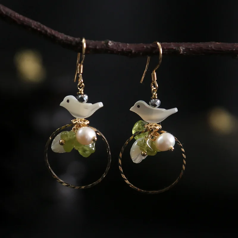Natural pearl silver needle fritillaria fashion ladies earrings amethyst ears hang peridot earrings
Natural pearl silver needle fritillaria fashion ladies earrings amethyst ears hang peridot earrings