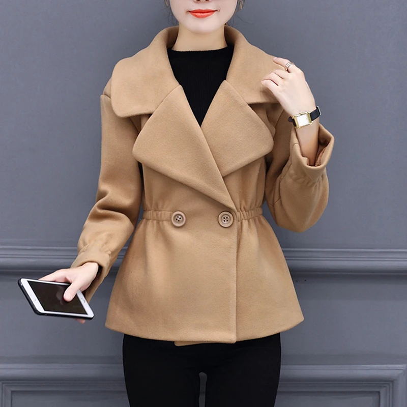 Фото Пикантное облегающее шерстяное короткое пальто с отложным - купить