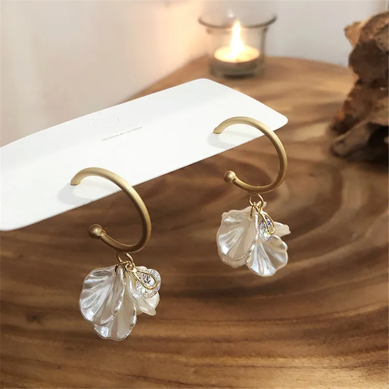 EARS HIGH Korean New Metal Circle Hoop Earrings For Women Fashion Elegant Shell Rhinestone Tassel boucle d'oreille femme 2019
EARS HIGH Korean New Metal Circle Hoop Earrings For Women Fashion Elegant Shell Rhinestone Tassel boucle d'oreille femme 2019
