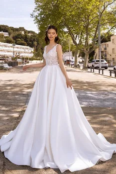 Vivian's Bridal Simple Top Lace Appliques Skirt Satin Wedding Dress Sexy Deep V-neck Back Hollow Out Plus Size Bridal Dress
Vivian's Bridal Simple Top Lace Appliques Skirt Satin Wedding Dress Sexy Deep V-neck Back Hollow Out Plus Size Bridal Dress