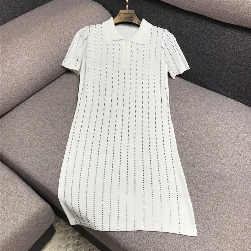 Luxury Designer Brand Knitted Dress for Women Polo Collar Vertical Stripes Hot Drilling Knitted Ice Silk White Dress
Luxury Designer Brand Knitted Dress for Women Polo Collar Vertical Stripes Hot Drilling Knitted Ice Silk White Dress