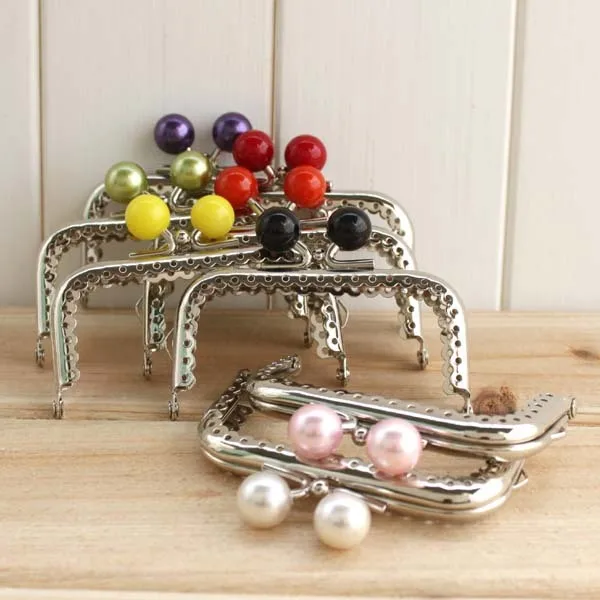 C13 Super cute 10cm Silver lace Candy bead head Metal Purse frame Kiss Clasp DIY Quilting handmade coin Purse Bag 8pcs/lot
C13 Super cute 10cm Silver lace Candy bead head Metal Purse frame Kiss Clasp DIY Quilting handmade coin Purse Bag 8pcs/lot