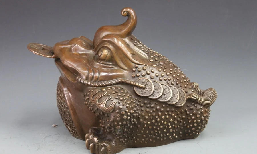 Chinese Bronze Fengshui Attract Wealth Three-legged Golden Toad Spittor Statue a5.19
Chinese Bronze Fengshui Attract Wealth Three-legged Golden Toad Spittor Statue a5.19