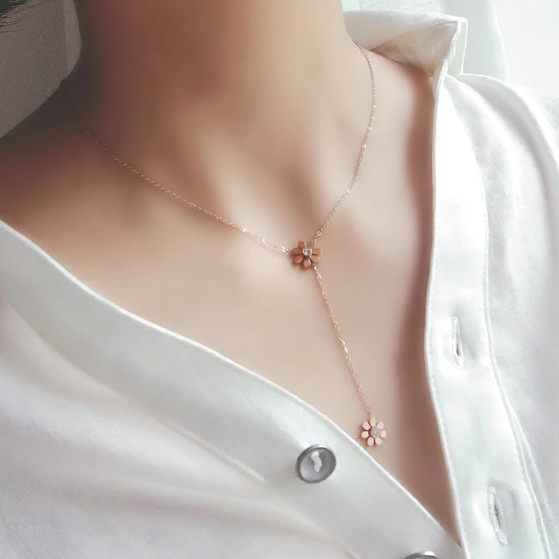 YUN RUO New Arrival Rose Gold Color Fashion Zircon Inlay Daisy Pendant Necklace Titanium Steel Jewelry Woman Gift Never Fade
YUN RUO New Arrival Rose Gold Color Fashion Zircon Inlay Daisy Pendant Necklace Titanium Steel Jewelry Woman Gift Never Fade