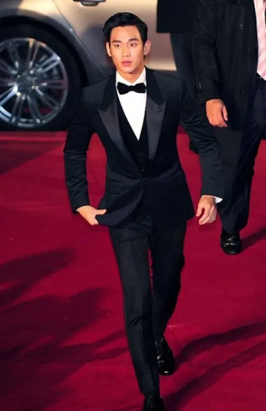 Handsome Custom Made Slim Fit Black Groom Tuxedos Side Slit Wedding Groomsman/Men's Suits Bridegrooms ( jacket+Pant+vest+tie)
Handsome Custom Made Slim Fit Black Groom Tuxedos Side Slit Wedding Groomsman/Men's Suits Bridegrooms ( jacket+Pant+vest+tie)