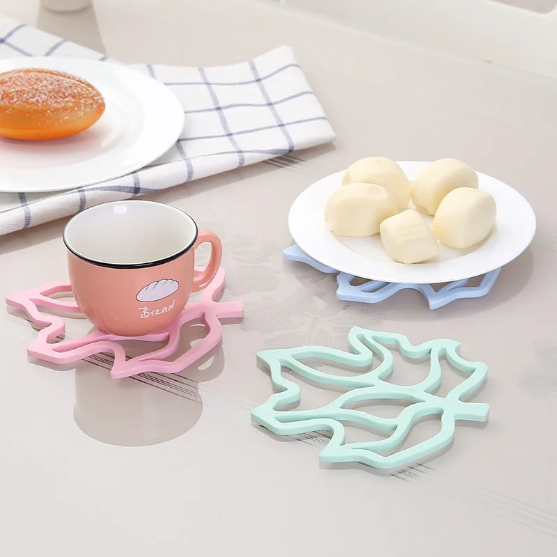 2018 Thick maple leaf anti-slip cookware placemat coaster mats creative silicone heat-resistant pads kitchen tableware access
2018 Thick maple leaf anti-slip cookware placemat coaster mats creative silicone heat-resistant pads kitchen tableware access