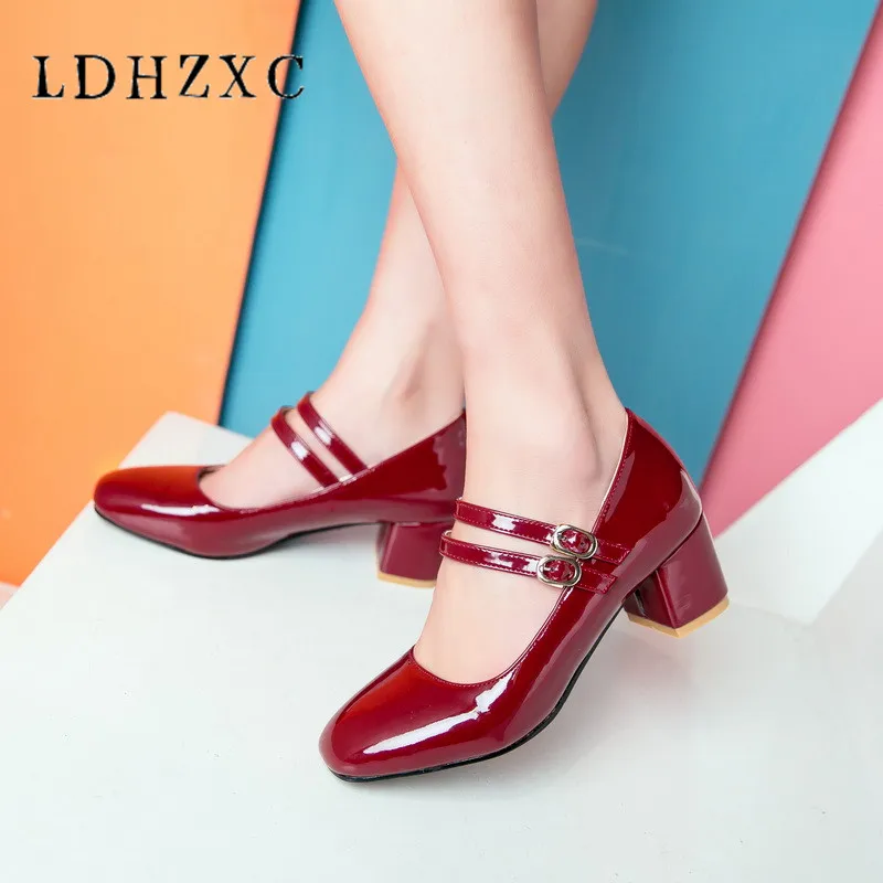 LDHZXC 2019 Women Sandals Summer Ankle Strap Shoes Round Toe Shoes Women Elegant Sandals Square High Heels Shoes Size 34-43
LDHZXC 2019 Women Sandals Summer Ankle Strap Shoes Round Toe Shoes Women Elegant Sandals Square High Heels Shoes Size 34-43