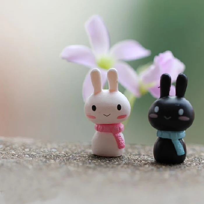 A Pair 1.4*2.6CM Mini Cute Doll Couple Ornaments Small Rabbit Figurine Miniature Fairy Garden Decoration Black/White Rabbits
A Pair 1.4*2.6CM Mini Cute Doll Couple Ornaments Small Rabbit Figurine Miniature Fairy Garden Decoration Black/White Rabbits