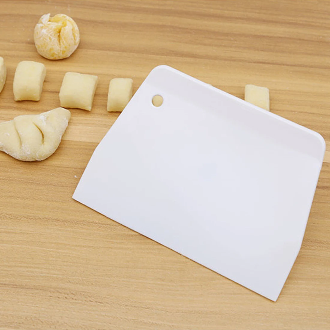 Plastic Dough Pizza Cutter Pastry Large Slicer Blade Cake Bread Pasty Scraper Blade Kitchen Gift
Plastic Dough Pizza Cutter Pastry Large Slicer Blade Cake Bread Pasty Scraper Blade Kitchen Gift