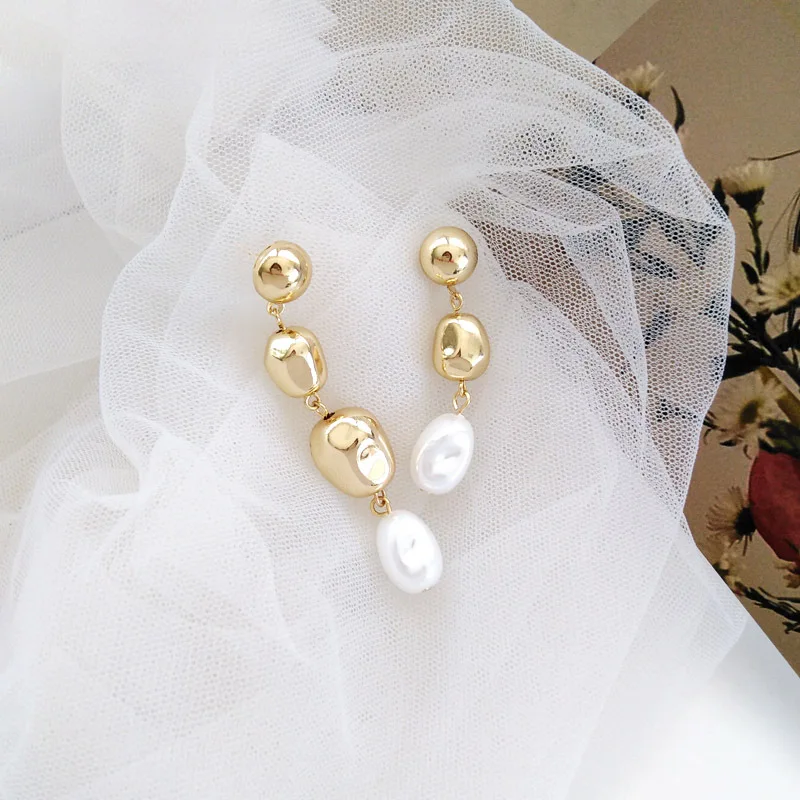 G.YCX 2019 Irregular Baroque Pearl Earrings Wedding Party Gift Gold Metal Braided Earrings Women Fashion Jewelry Brincos
G.YCX 2019 Irregular Baroque Pearl Earrings Wedding Party Gift Gold Metal Braided Earrings Women Fashion Jewelry Brincos