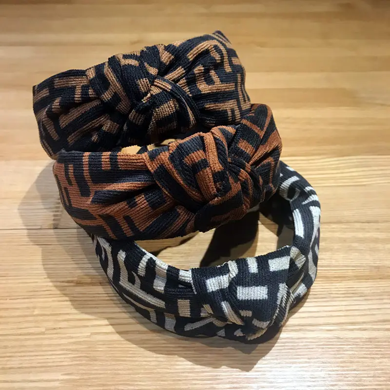 2019 New Fashion Girls Vintage Knitting Twisted Knotted Letter Headband Wide Hair Bands Headwear Accessories
2019 New Fashion Girls Vintage Knitting Twisted Knotted Letter Headband Wide Hair Bands Headwear Accessories
