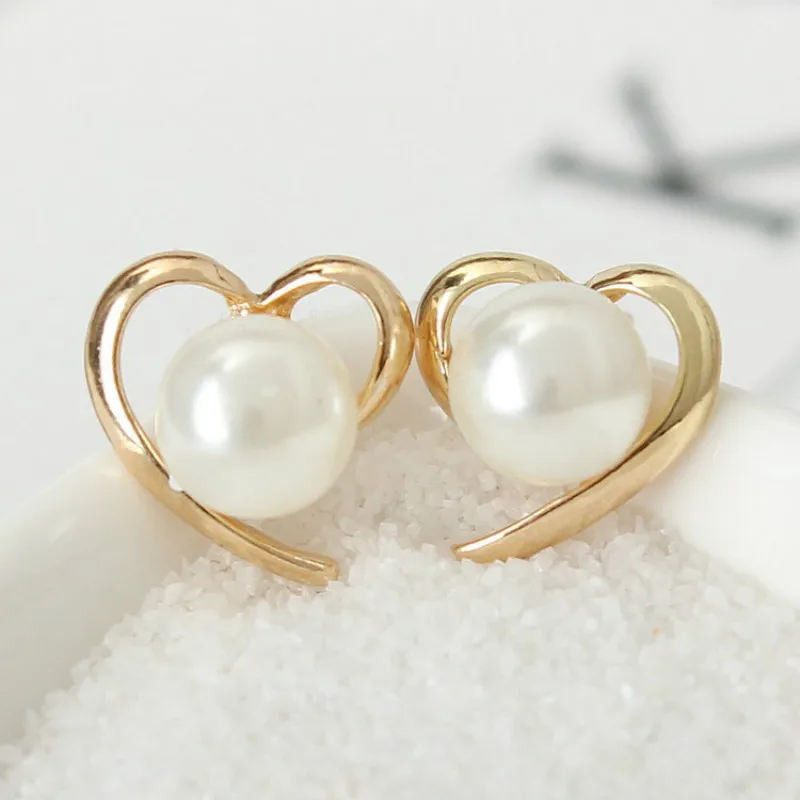 2018 Korean version of the new personality love pearl simple glossy earrings women's jewelry accessories wholesale
2018 Korean version of the new personality love pearl simple glossy earrings women's jewelry accessories wholesale