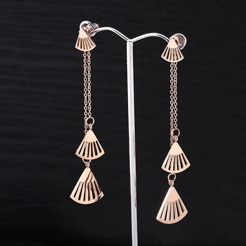 Fashion accessories,3 Scallop Hollowed-out titanium steel tassel earrings, Rose gold , female
Fashion accessories,3 Scallop Hollowed-out titanium steel tassel earrings, Rose gold , female