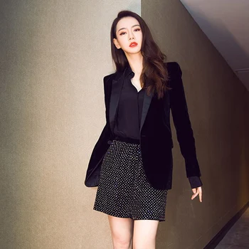 Spring and Autumn new Korean velvet small suit female jacket Slim was thin long paragraph wild suit
Spring and Autumn new Korean velvet small suit female jacket Slim was thin long paragraph wild suit