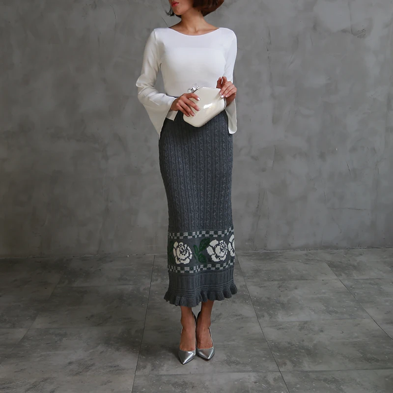 Autumn and winter sheep wool knitted vintage bust long skirt design twist ruffle hem grey elastic slim hip skirt
Autumn and winter sheep wool knitted vintage bust long skirt design twist ruffle hem grey elastic slim hip skirt