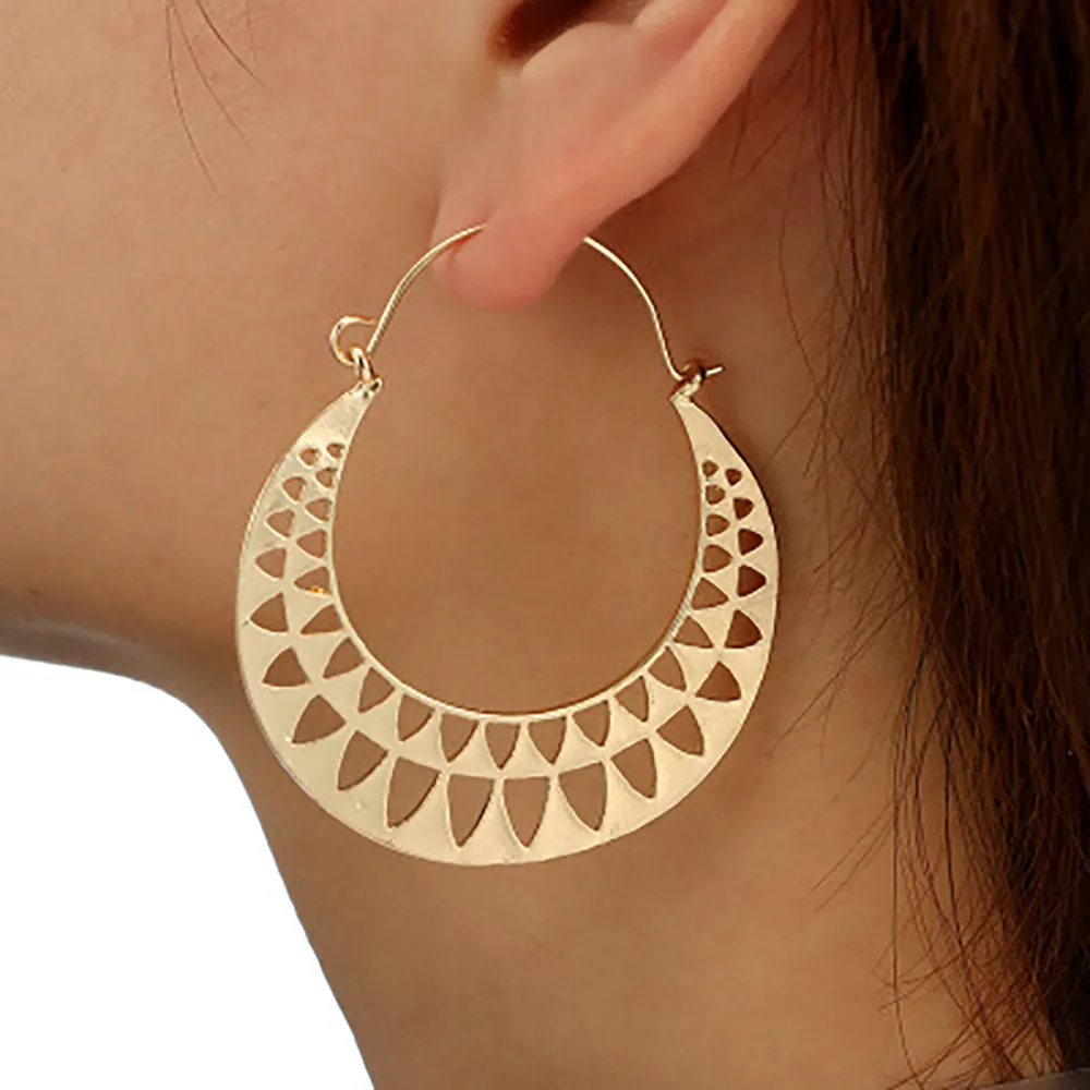 2019 New Fashion C Word Stainless Steel Earrings Women Gold Retro Geometric Semicircle Hollow Earrings
2019 New Fashion C Word Stainless Steel Earrings Women Gold Retro Geometric Semicircle Hollow Earrings
