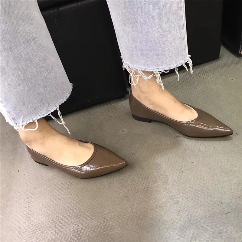 British Designer Foldable Shoes Woman Roll-Up Flat Japanned Leather Shoes Ladies Soft Bottom Loafers Ballet Comfortable Moccasin
British Designer Foldable Shoes Woman Roll-Up Flat Japanned Leather Shoes Ladies Soft Bottom Loafers Ballet Comfortable Moccasin