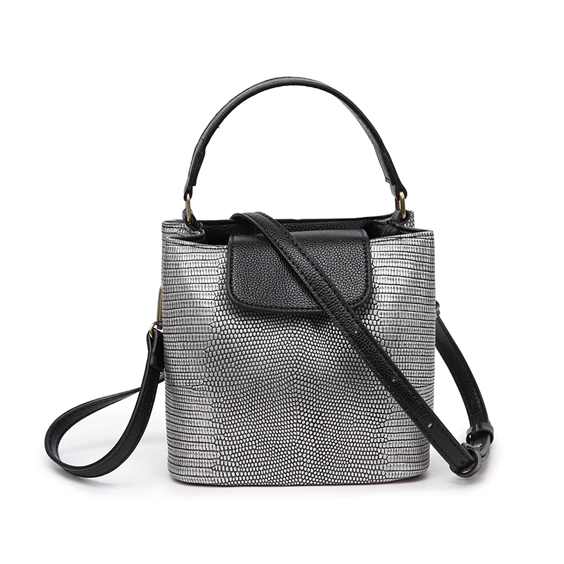 2016 Fashion Snake Grain Women Handbag High Quality PU Bucket Serpentine Ladies Shoulder Bag Silver Black Blue Crossbody Bag 
2016 Fashion Snake Grain Women Handbag High Quality PU Bucket Serpentine Ladies Shoulder Bag Silver Black Blue Crossbody Bag