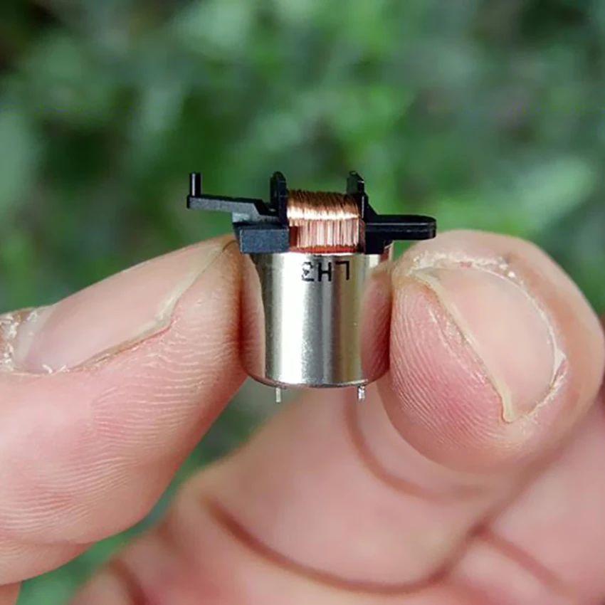 DC 6V 70MA Miniature Rotating Electromagnet with Coil NdFeB Strong Magnet for Digital Camera Accessories DIY Experiment Parts
DC 6V 70MA Miniature Rotating Electromagnet with Coil NdFeB Strong Magnet for Digital Camera Accessories DIY Experiment Parts