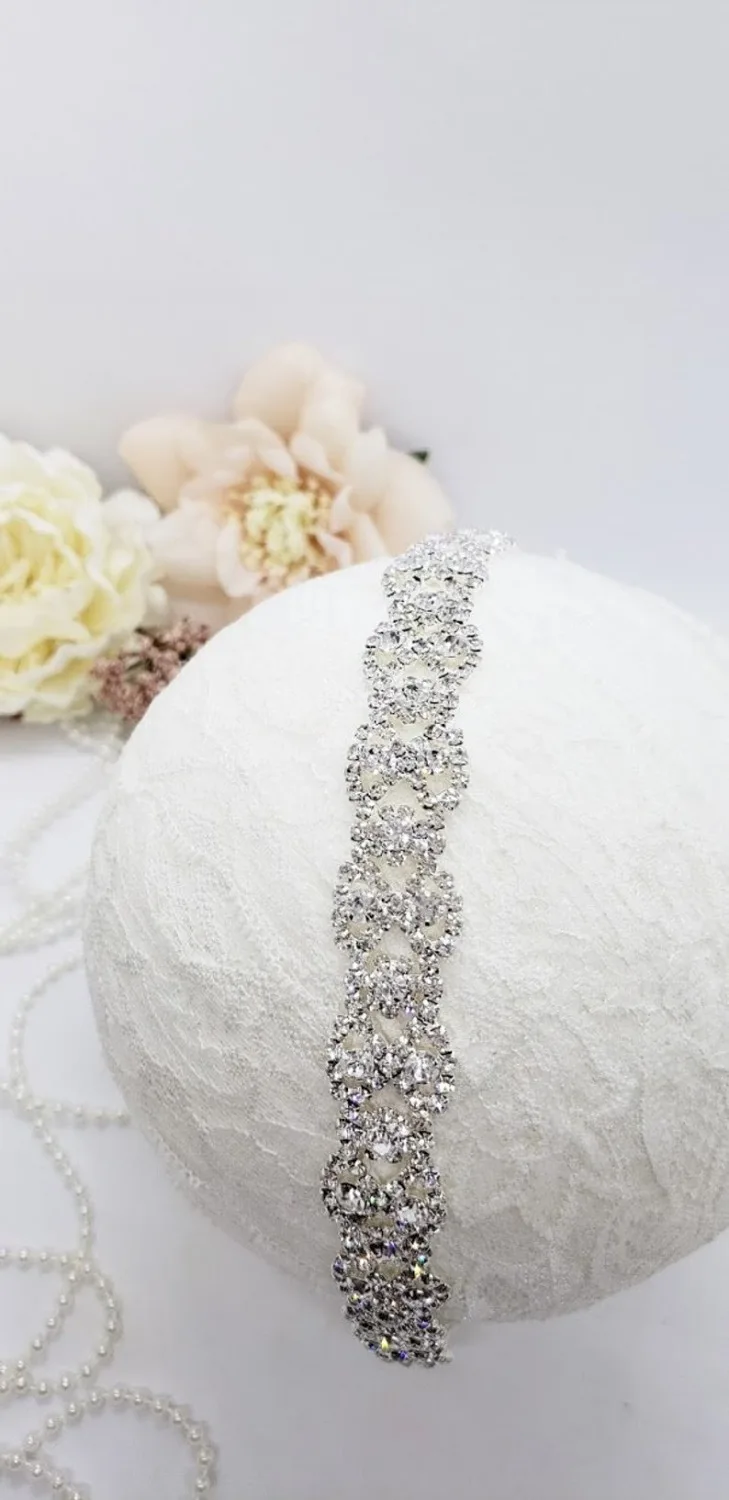 10Yards Braided Rhinestone Trim Crystal Clear Round Glass Rhinestone Chain Silver Dress Belt Trim Applique Sew on Garment
10Yards Braided Rhinestone Trim Crystal Clear Round Glass Rhinestone Chain Silver Dress Belt Trim Applique Sew on Garment