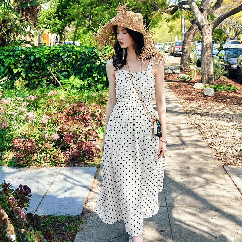 ARTKA 2019 Summer New Women Dresses Vintage A-line Dot Dress Spaghetti Strap Long Dress High Waist Elegant Dresses JL19011
ARTKA 2019 Summer New Women Dresses Vintage A-line Dot Dress Spaghetti Strap Long Dress High Waist Elegant Dresses JL19011
