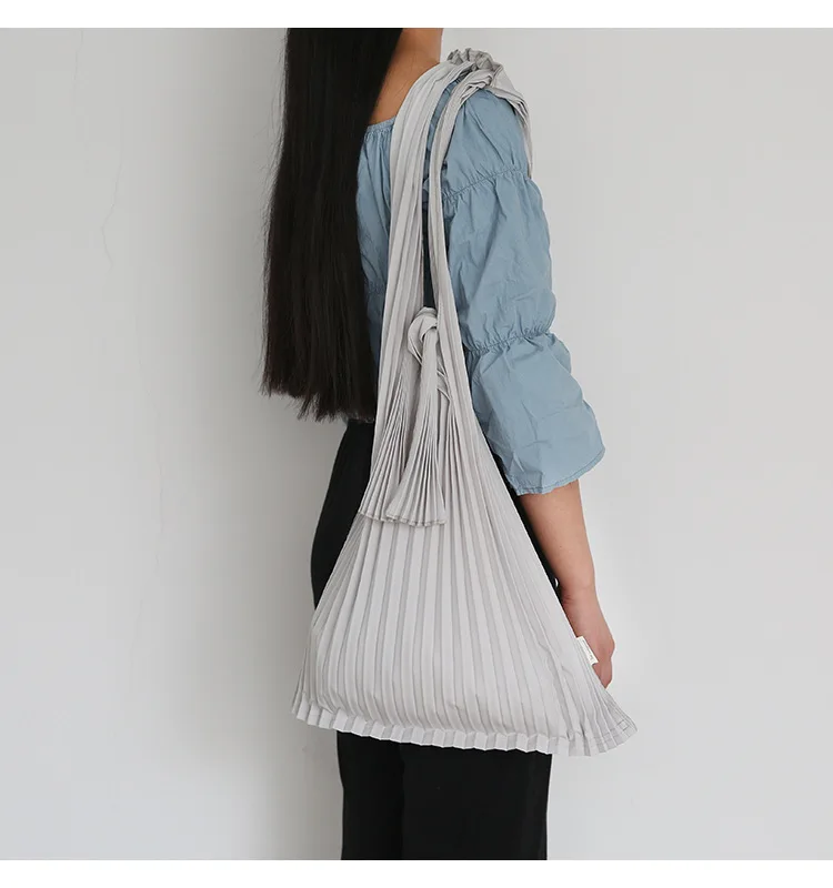 2018 New Simple Casual Shoulder Bags Women Arrival Solid Tote Canvas Bag Khaki Red White Folding Single Shoulder Bag Woman
2018 New Simple Casual Shoulder Bags Women Arrival Solid Tote Canvas Bag Khaki Red White Folding Single Shoulder Bag Woman