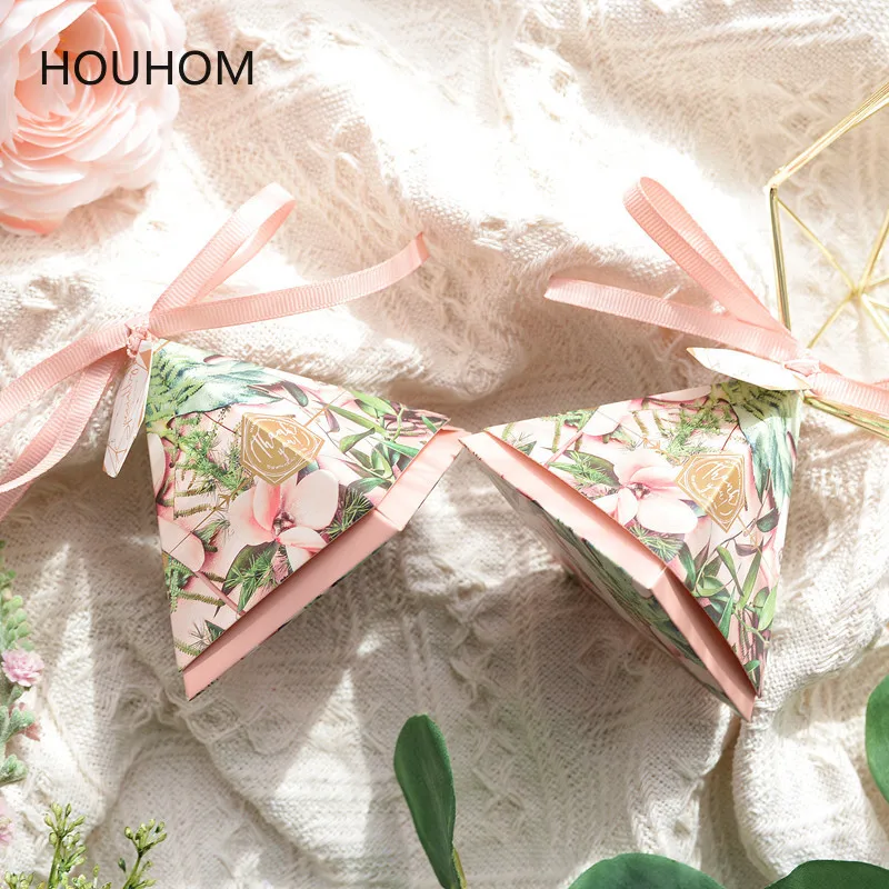 10pcs New Europe Triangle Pyramid Style Candy Dragee Box Wedding Decoration Paper Flower Gift Boxes with Ribbon Packaging
10pcs New Europe Triangle Pyramid Style Candy Dragee Box Wedding Decoration Paper Flower Gift Boxes with Ribbon Packaging