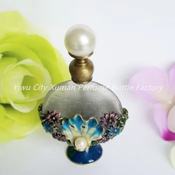 Retro 7ml Perfume Refillable Bottle Vintage Metal Shell Glass Empty Container Portable Gift ABS Pearl Home Decoration
Retro 7ml Perfume Refillable Bottle Vintage Metal Shell Glass Empty Container Portable Gift ABS Pearl Home Decoration