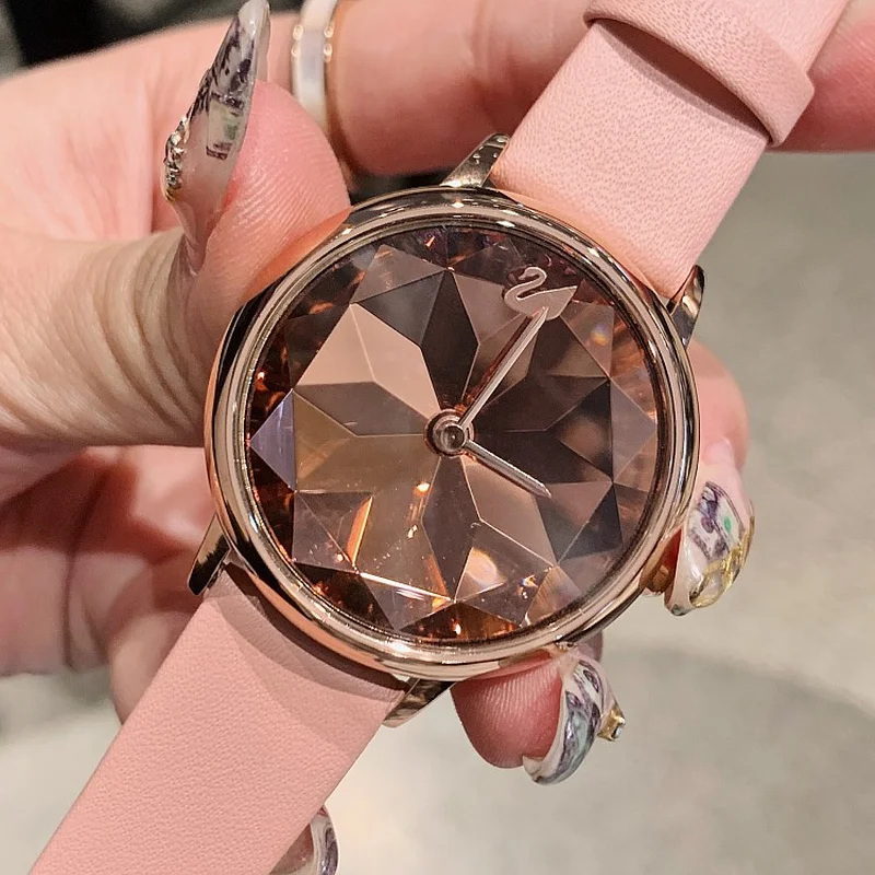 Dropshipping Fashion Personality Blue Dial Women's Watch Leather Strap Swan Diamond Glass Quartz Women's Watch for women gift
Dropshipping Fashion Personality Blue Dial Women's Watch Leather Strap Swan Diamond Glass Quartz Women's Watch for women gift
