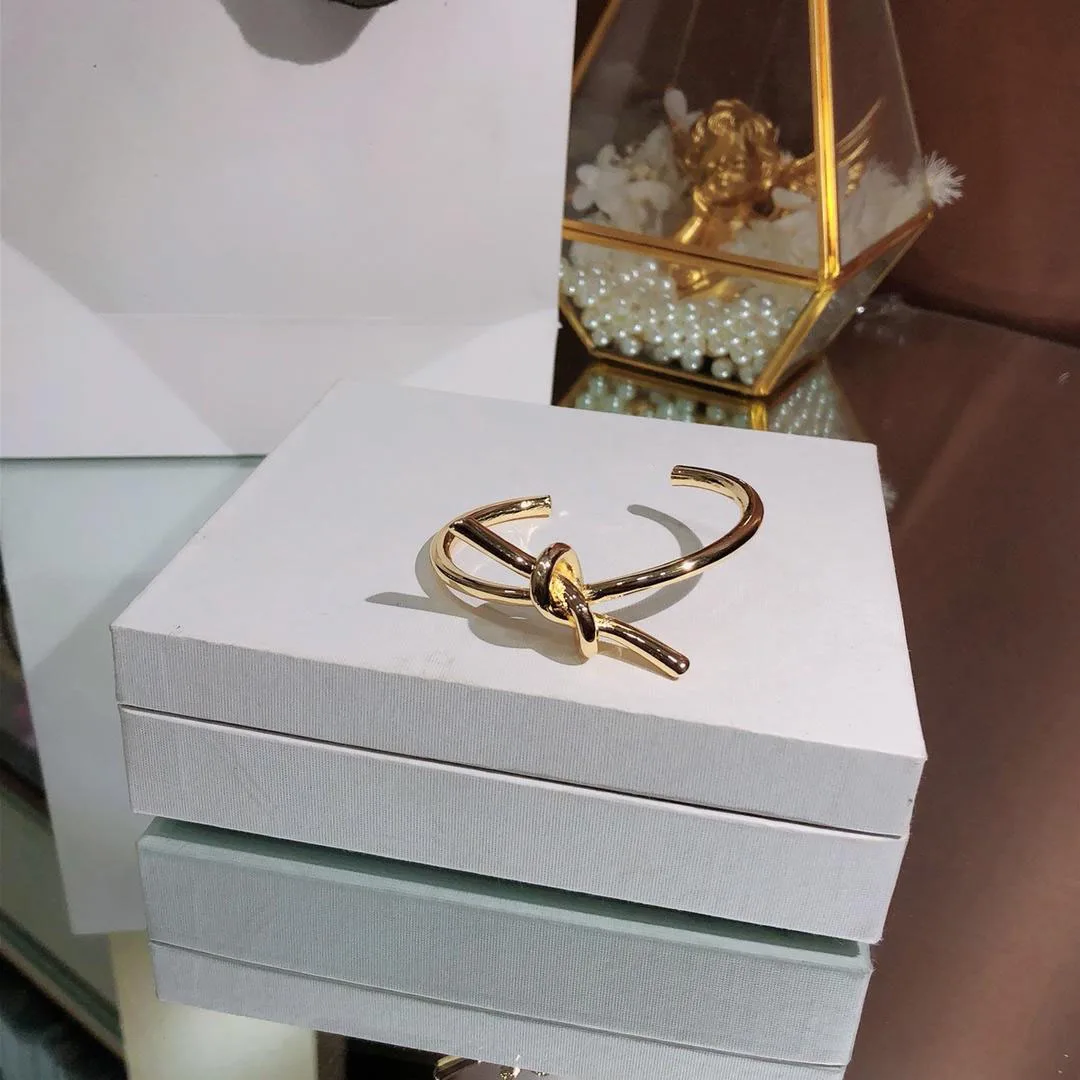 Hot tie bracelet, personality, fashion, luxury, gold bracelet, luxury, pop, prom, party lady, couple bracelet,
Hot tie bracelet, personality, fashion, luxury, gold bracelet, luxury, pop, prom, party lady, couple bracelet,