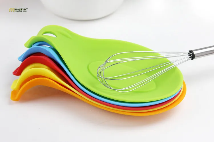 1Pc Silicone Spoon Insulation Mat Silicone Heat Resistant Placemat Drink Coaster Tray hot sale Spoon Pad Kitchen Tools LB 024
1Pc Silicone Spoon Insulation Mat Silicone Heat Resistant Placemat Drink Coaster Tray hot sale Spoon Pad Kitchen Tools LB 024