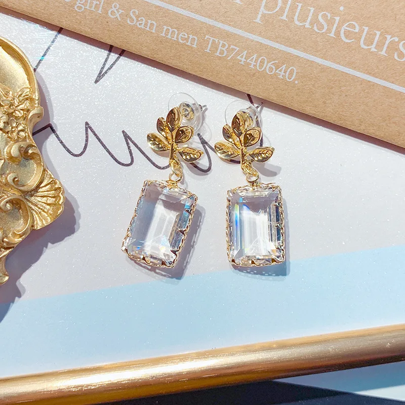 2019 New Korean Elegant Leaf Crystal Long Trassel Drop Earrings For Women Circle Water Drop Oorbellen Party Jewery O4E694
2019 New Korean Elegant Leaf Crystal Long Trassel Drop Earrings For Women Circle Water Drop Oorbellen Party Jewery O4E694