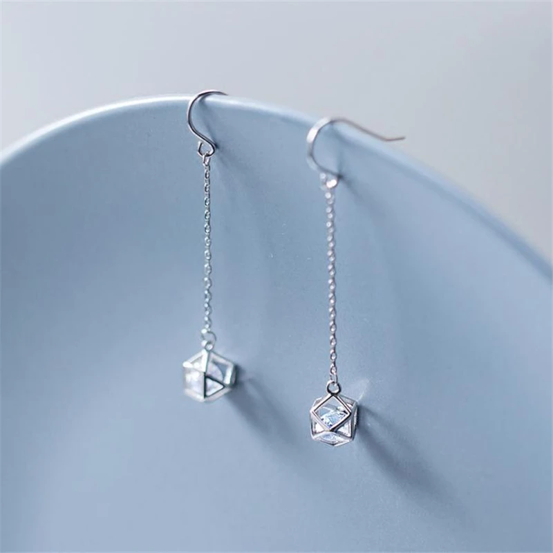 100% 925 Silver Korean Style Trend Cube Geometric Crystal Dangle Earrings Long Fashion Jewelry Women E8166
100% 925 Silver Korean Style Trend Cube Geometric Crystal Dangle Earrings Long Fashion Jewelry Women E8166