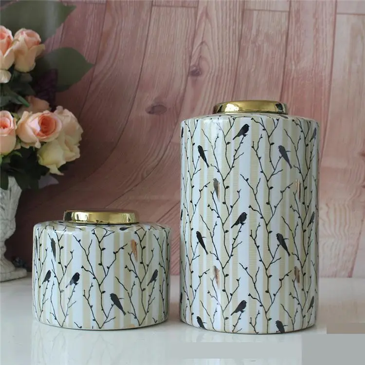 Mediterranean Style European Ornamental Ceramic jar round Pot With Golden Lid Flower And Bird Pattern Decoration porcelain jar
Mediterranean Style European Ornamental Ceramic jar round Pot With Golden Lid Flower And Bird Pattern Decoration porcelain jar