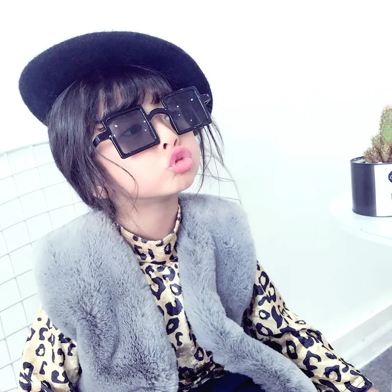 2018 Fashion Kids Square Sunglasses Child Boys Girls Sun Glasses UV400 Sun Shade Eyeglasses baby punk Sunglass with box FML
2018 Fashion Kids Square Sunglasses Child Boys Girls Sun Glasses UV400 Sun Shade Eyeglasses baby punk Sunglass with box FML