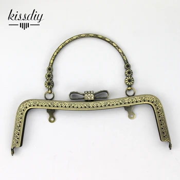 KISSDIY 10pcs/lot 20cm Diamond kntbow Metal Purse Frame Vintage handle antique bronze Embossed kiss clasp DIY Bag Accessories
KISSDIY 10pcs/lot 20cm Diamond kntbow Metal Purse Frame Vintage handle antique bronze Embossed kiss clasp DIY Bag Accessories