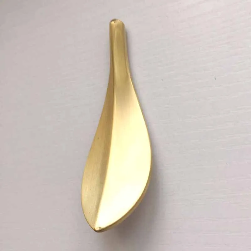 Brass morden handle cabinet pulls leaf shape solid copper handle wardrobe drawer closet pulls and handles furniture handle
Brass morden handle cabinet pulls leaf shape solid copper handle wardrobe drawer closet pulls and handles furniture handle