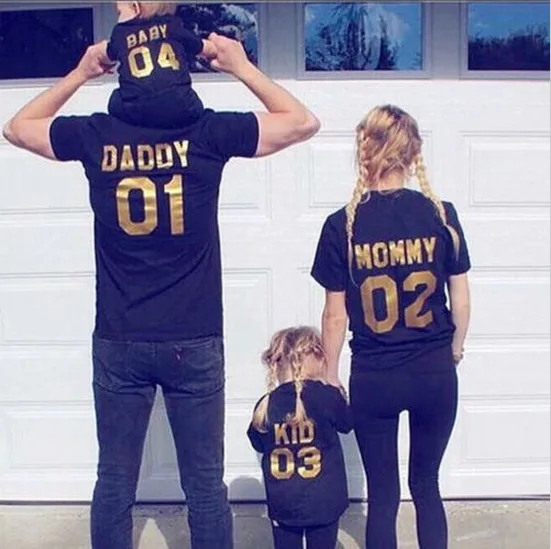 family matching clothes black gold T-shirt short sleeve number Summer spring cloth matching outfits mother father daughter
family matching clothes black gold T-shirt short sleeve number Summer spring cloth matching outfits mother father daughter