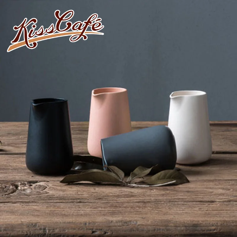 450cc Nordic Minimalism Milk Jugs 8.8x8.5*13cm Porcelain Matte Glazed Surface Sharp Eagle Mouth Frothing Pot Coffee Container 
450cc Nordic Minimalism Milk Jugs 8.8x8.5*13cm Porcelain Matte Glazed Surface Sharp Eagle Mouth Frothing Pot Coffee Container