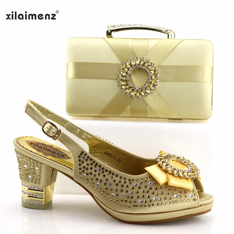 New Gold Color Fashion Rhinestone Woman Shoes And Matching Bag Set Nigerian High Quality Shoes And Bag Set For Party Wedding
New Gold Color Fashion Rhinestone Woman Shoes And Matching Bag Set Nigerian High Quality Shoes And Bag Set For Party Wedding