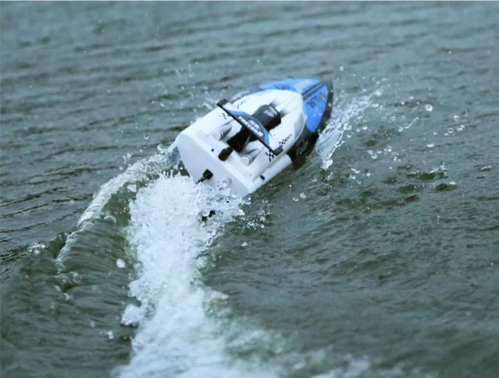 WLtoys wl912 2.4G rc speed boat radio control airship 4CH speedboat The fastest speed 29km/h VS UDI 001
WLtoys wl912 2.4G rc speed boat radio control airship 4CH speedboat The fastest speed 29km/h VS UDI 001
