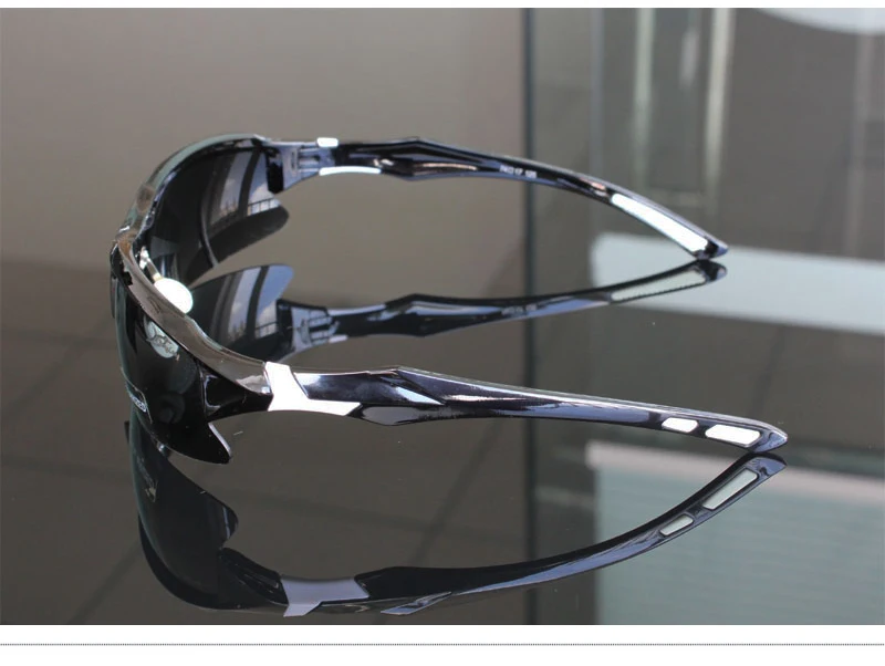 Polarized Cycling Glasses