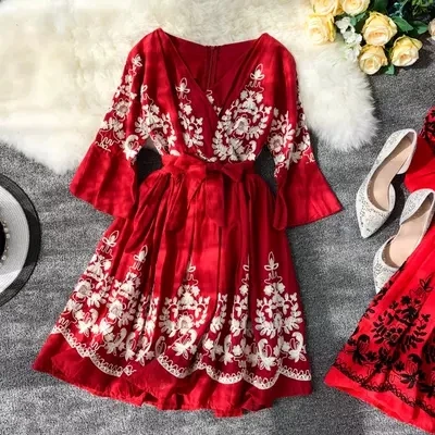 2019 new fashion women's dresses Bohemian holiday Embroidered V-neck horn sleeve waist tie dress
2019 new fashion women's dresses Bohemian holiday Embroidered V-neck horn sleeve waist tie dress