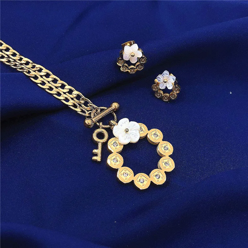 Luxury brand flower pendants coarse chain Necklace Stainless Steel Jewelry hypoallergenic metal valentine's gift for women
Luxury brand flower pendants coarse chain Necklace Stainless Steel Jewelry hypoallergenic metal valentine's gift for women
