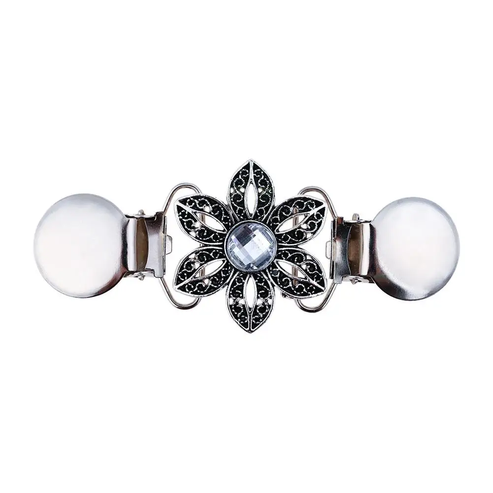 Innovative Alloy Collar Clip Women's Sweater Clip Cardigan Connection Buckle Clothing Creative Alloy
Innovative Alloy Collar Clip Women's Sweater Clip Cardigan Connection Buckle Clothing Creative Alloy