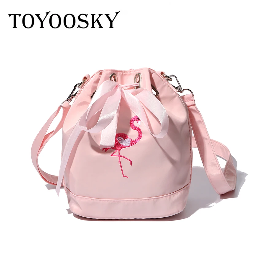 TOYOOSKY Harajuku Flamingo Embroidery Bag Women Bucket Ribbons Messenger Bag Waterproof Beach Shoulder Bag Female Brand Designer
TOYOOSKY Harajuku Flamingo Embroidery Bag Women Bucket Ribbons Messenger Bag Waterproof Beach Shoulder Bag Female Brand Designer
