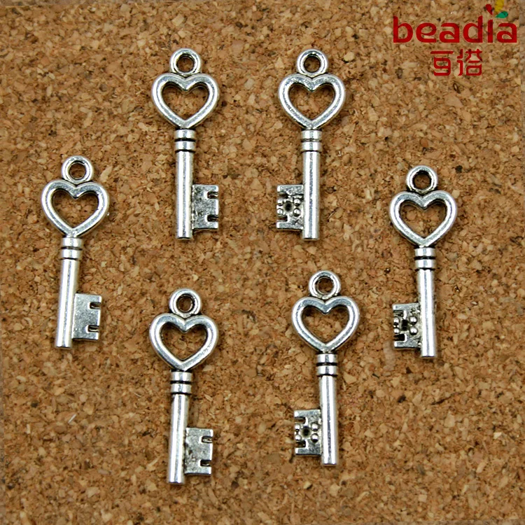 Free shipping 10pcs/lot 7*20MM Key Charms Antique Silver Plated Alloy Pendant Jewelry Findings AD-7190
Free shipping 10pcs/lot 7*20MM Key Charms Antique Silver Plated Alloy Pendant Jewelry Findings AD-7190