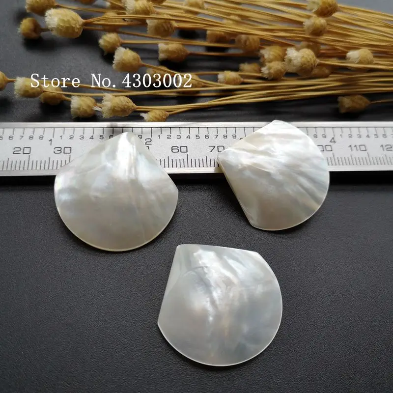 20pcs/lot 25mm Natural White Fan Mother of Pearl shell for DIY Jewelry Drop MOP Pearl shell For Earrings
20pcs/lot 25mm Natural White Fan Mother of Pearl shell for DIY Jewelry Drop MOP Pearl shell For Earrings
