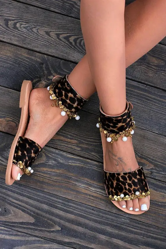 Buckle Strap Metal Decoration Women Gladiator Flat Sandals Leopard Rubber Summer Beach Sandals Ankle Strap Front Rear Strap
Buckle Strap Metal Decoration Women Gladiator Flat Sandals Leopard Rubber Summer Beach Sandals Ankle Strap Front Rear Strap